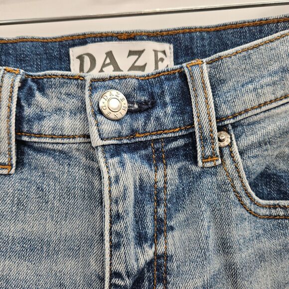 Daze Women’s Far Out High Rise Wide Leg Jeans Size 28 Light Wash Retro Flare - Picture 10 of 10